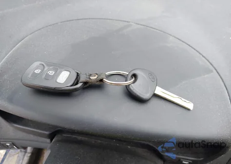 2011 Hyundai Elantra Touring Se z USA, uszkodzony, nr VIN KMHDC8AE1BU108927